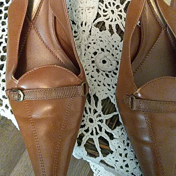 Womens camel colored sling back heels - Picture 5 of 7